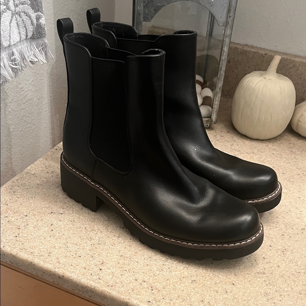 Universal Thread Sleek Black Moto Boots